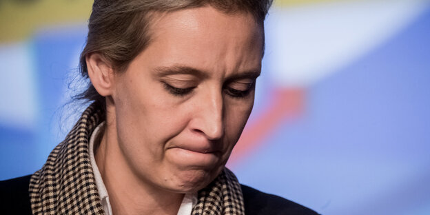 Alice Weidel beißt die Lippen aufeinander Alice Weidel beißt die Lippen aufeinander