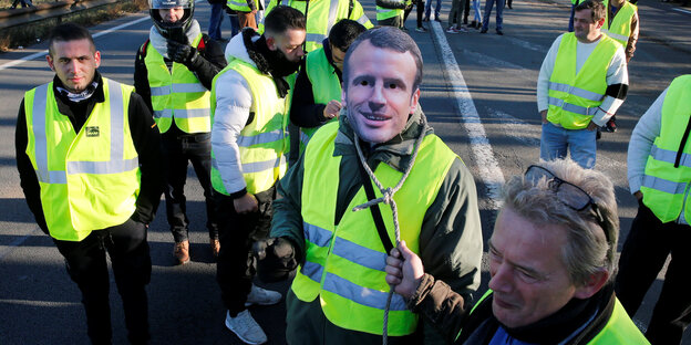 Demonstranten mit gelben Westen Demonstranten mit gelben Westen