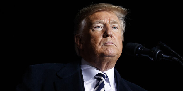 Donald Trump schaut in die Ferne Donald Trump schaut in die Ferne