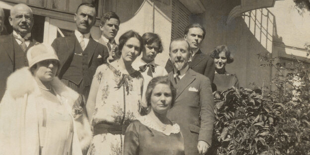 Die Familie Mann auf einem Schwarz-Weiß-Foto Die Familie Mann auf einem Schwarz-Weiß-Foto