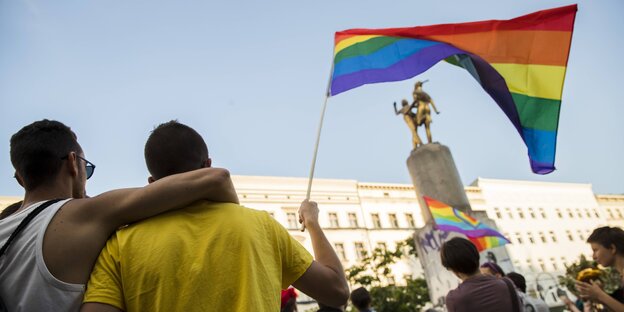Menschen beim Tuntenspaziergangim Mai 2018 in Berlin-Neukölln Menschen beim Tuntenspaziergangim Mai 2018 in Berlin-Neukölln