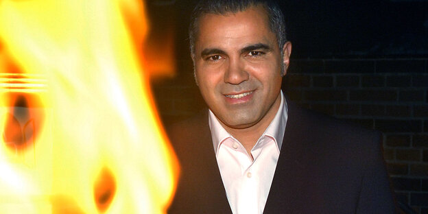 Porträtfoto mit Feuer Aiman Abdallah Porträtfoto mit Feuer Aiman Abdallah