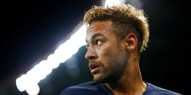 Neymar bei einem Spiel von Paris St Germain Neymar bei einem Spiel von Paris St Germain