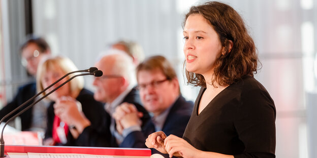 Delara Burkhardt hält eine Rede auf dem SPD-Landesparteitag Anfang November. Delara Burkhardt hält eine Rede auf dem SPD-Landesparteitag Anfang November.