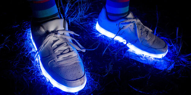 Leuchtende Sportschuhe Leuchtende Sportschuhe