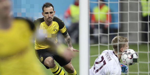 Paco Alcácer hat gerade ein Tor geschossen Paco Alcácer hat gerade ein Tor geschossen