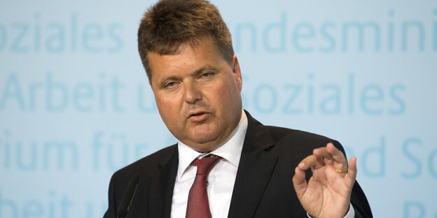 Jürgen Dusel gestikuliert Jürgen Dusel gestikuliert
