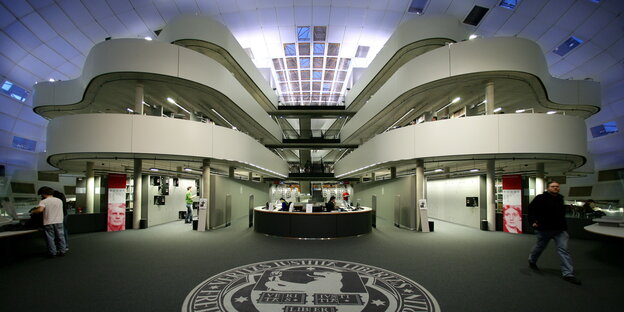 Blick in die unibibliothek der FU Blick in die unibibliothek der FU