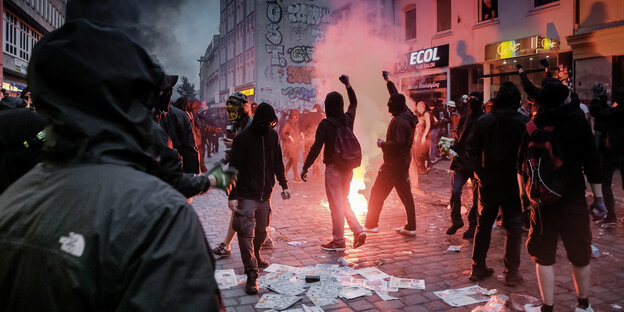 Vermummte beim G20-Protest Vermummte beim G20-Protest