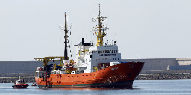Das Rettungsschiff „Aquarius“ ankert Das Rettungsschiff „Aquarius“ ankert