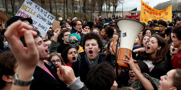 Studenten- und Schülerprotest am Freitag in Paris Studenten- und Schülerprotest am Freitag in Paris