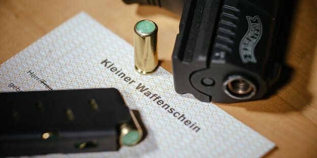 Schreckschusswaffe, Munition und Waffenschein Schreckschusswaffe, Munition und Waffenschein
