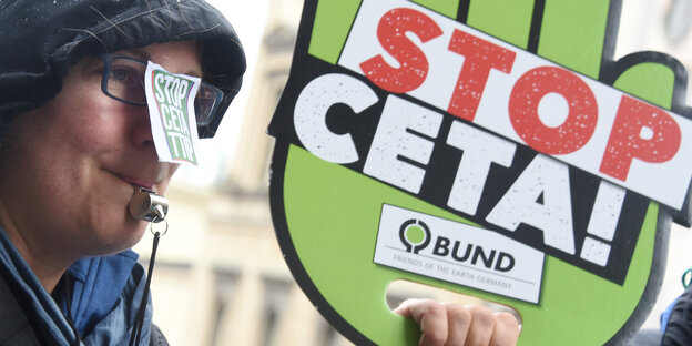 CETA-kritischer Protestler CETA-kritischer Protestler