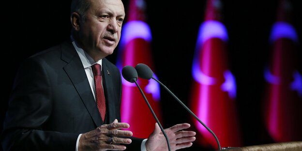 Der türkische Präsident Recep Tayyip Erdoğan bei einer Ansprache Der türkische Präsident Recep Tayyip Erdoğan bei einer Ansprache