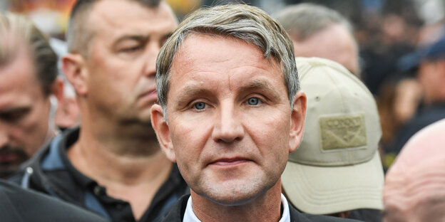 Björn Höcke, Vorsitzender der AfD-Fraktion im Thüringer Landtag, auf einer Demonstration von AfD und Pegida Björn Höcke, Vorsitzender der AfD-Fraktion im Thüringer Landtag, auf einer Demonstration von AfD und Pegida