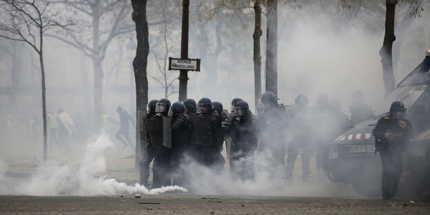 Tränengas ohne Ende: Polizeieinsatz gegen Demonstranten am 1. Dezemeber 2018 in Paris Tränengas ohne Ende: Polizeieinsatz gegen Demonstranten am 1. Dezemeber 2018 in Paris