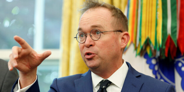 Mick Mulvaney gestikuliert Mick Mulvaney gestikuliert