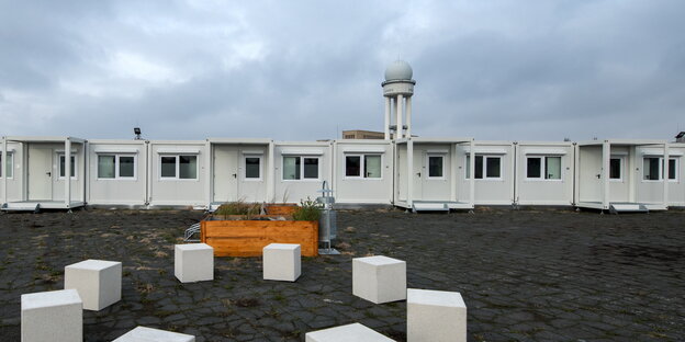 nebeneinanderstehende Wohncontainer nebeneinanderstehende Wohncontainer