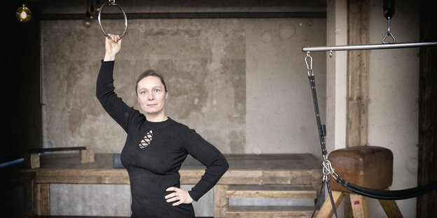Domina Fabienne Freymadl an ihrem Arbeitsplatz Domina Fabienne Freymadl an ihrem Arbeitsplatz