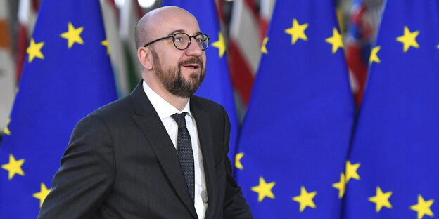 Der belgische Premierminister Charles Michel vor EU-Flaggen Der belgische Premierminister Charles Michel vor EU-Flaggen
