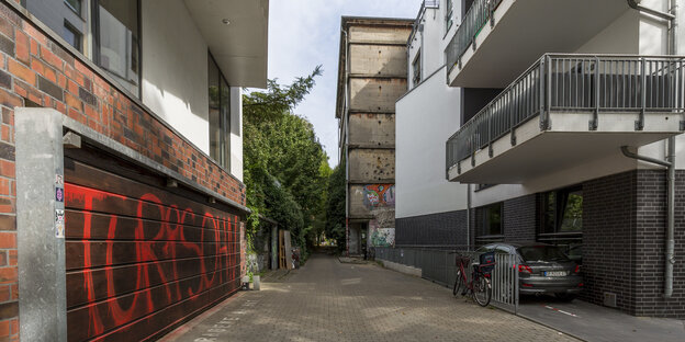 Der Musikbunker in der Otzenstraße und die angrenzenden Wohnhäuser Der Musikbunker in der Otzenstraße und die angrenzenden Wohnhäuser