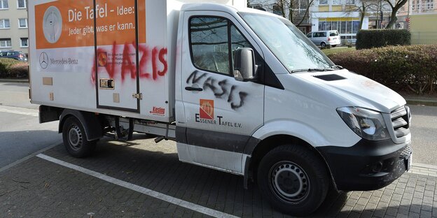 Auf einem LKW ist ein "Nazis" aufgesprüht Auf einem LKW ist ein "Nazis" aufgesprüht