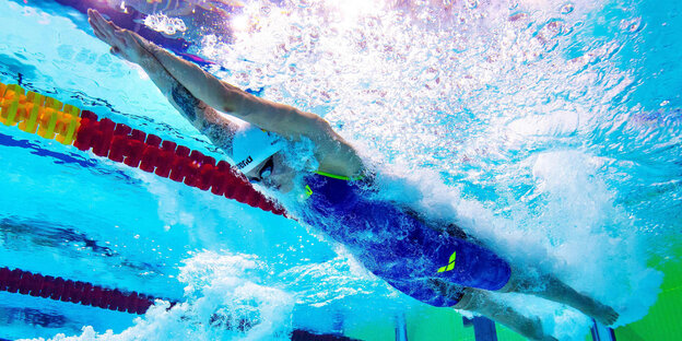 Schwimmerin unter Wasser bei der Schwimm Europameisterschaft 2018 in Glasgow Schwimmerin unter Wasser bei der Schwimm Europameisterschaft 2018 in Glasgow