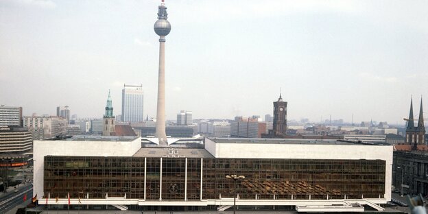 Der Palast der Republik Der Palast der Republik