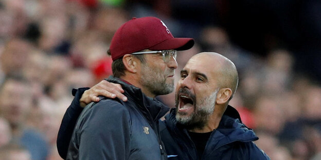 Pep Guardiola umarmt Jürgen Klopp Pep Guardiola umarmt Jürgen Klopp