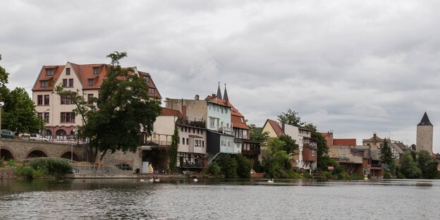 Altstadt mit Fluss Altstadt mit Fluss