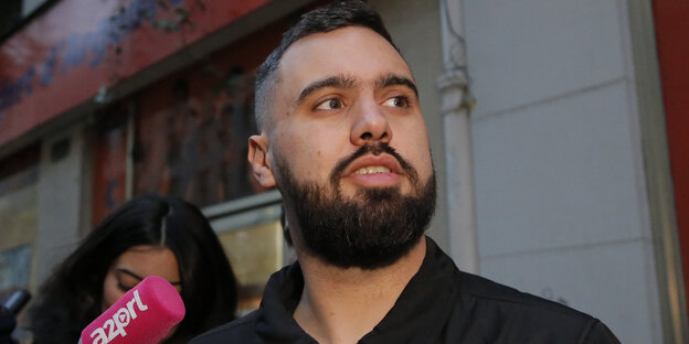 Eric Drouet gibt Reportern ein Interview Eric Drouet gibt Reportern ein Interview