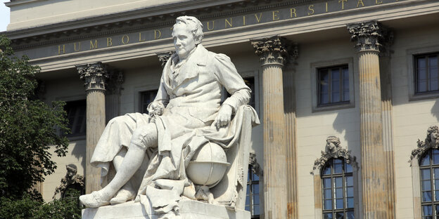 Eine Humboldt-Statue Eine Humboldt-Statue