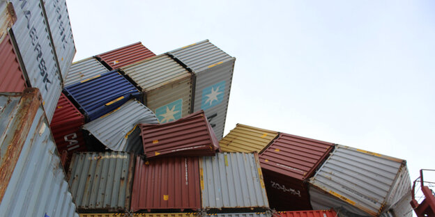 Ungeordneter Containerhaufen Ungeordneter Containerhaufen