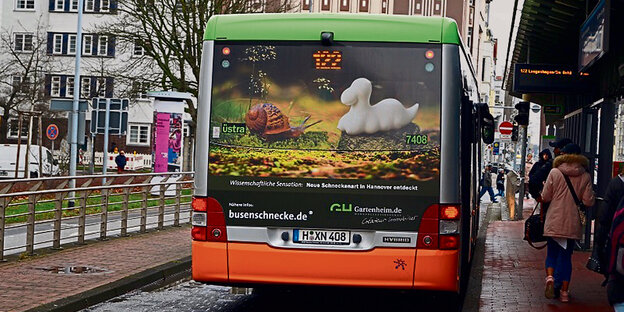 Bus mit Werbung für die "Busenschnecke" von Gartenheim Bus mit Werbung für die "Busenschnecke" von Gartenheim
