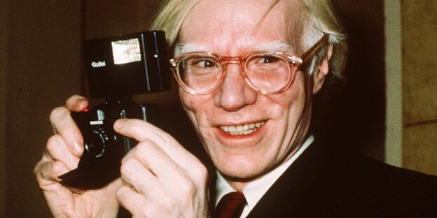 Andy Warhol mit Kamera Andy Warhol mit Kamera