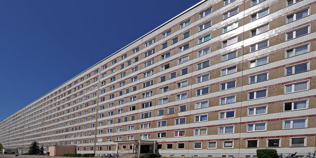 ein sehr großer Plattenbau ein sehr großer Plattenbau