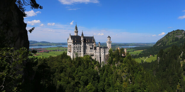 Das Schloss Neuschwanstein im Allgäu. Das Schloss Neuschwanstein im Allgäu.