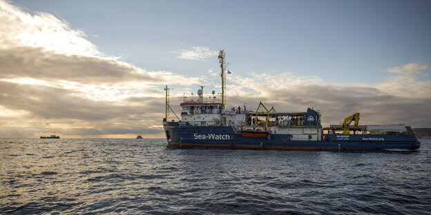 Das Rettungsschiff Seawatch ist im Mittelmeer zu sehen Das Rettungsschiff Seawatch ist im Mittelmeer zu sehen