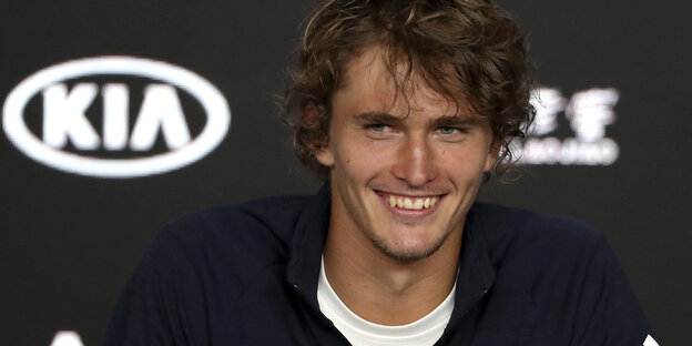 Alexander Zverev lächelt in die Kamera Alexander Zverev lächelt in die Kamera