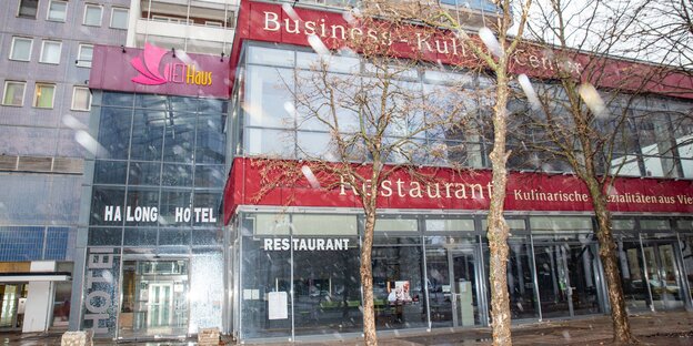 Das sogenannte Viethaus am Berliner Spittelmarkt sieht von außen verwahtlost aus Das sogenannte Viethaus am Berliner Spittelmarkt sieht von außen verwahtlost aus