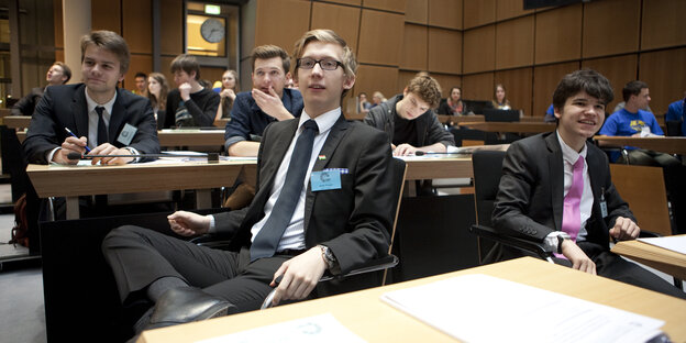 Schüler bei der Simulation Europäisches Parlament im Berliner Abgeordnetenhaus Schüler bei der Simulation Europäisches Parlament im Berliner Abgeordnetenhaus