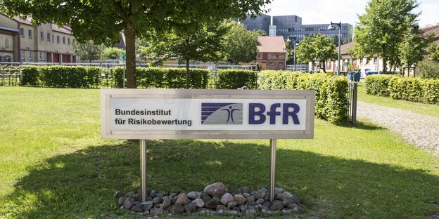 Tafel des Instituts für Risikobewertung in Berlin