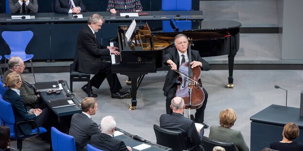 Ein Pianist und ein Cellist im Bundestag Ein Pianist und ein Cellist im Bundestag