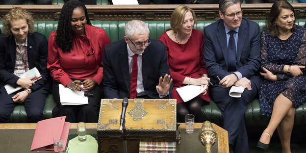 Jeremy Corbyn und andere im Parlament Jeremy Corbyn und andere im Parlament