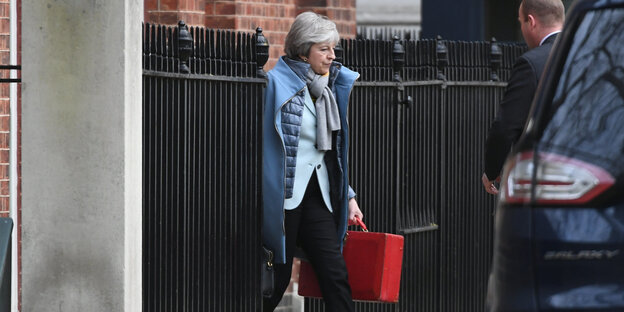 Theresa May verlässt die Downing Street Theresa May verlässt die Downing Street