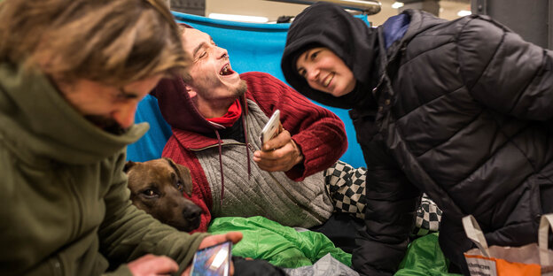 Menschen lachen Menschen lachen