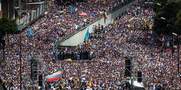Menschenmassen in Venezuela Menschenmassen in Venezuela