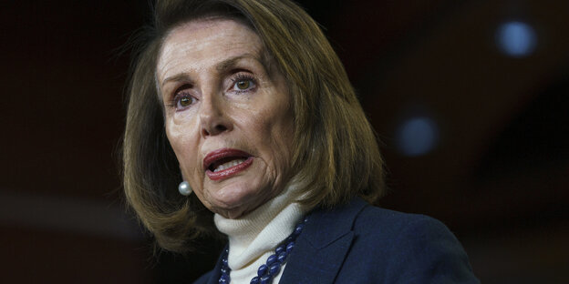 Die Sprecherin des US-Repräsentantenhauses, Nancy Pelosi, schaut kämpferisch Die Sprecherin des US-Repräsentantenhauses, Nancy Pelosi, schaut kämpferisch