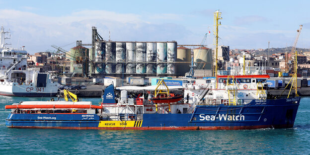 Die Sea Watch 3 im Hafen von Catania Die Sea Watch 3 im Hafen von Catania