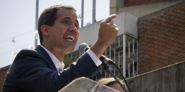 Juan Guaidó, Anführer der Opposition, spricht während einer Kundgebung vor seinen Anhängern Juan Guaidó, Anführer der Opposition, spricht während einer Kundgebung vor seinen Anhängern